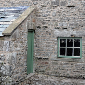 Hydraulic lime pointing